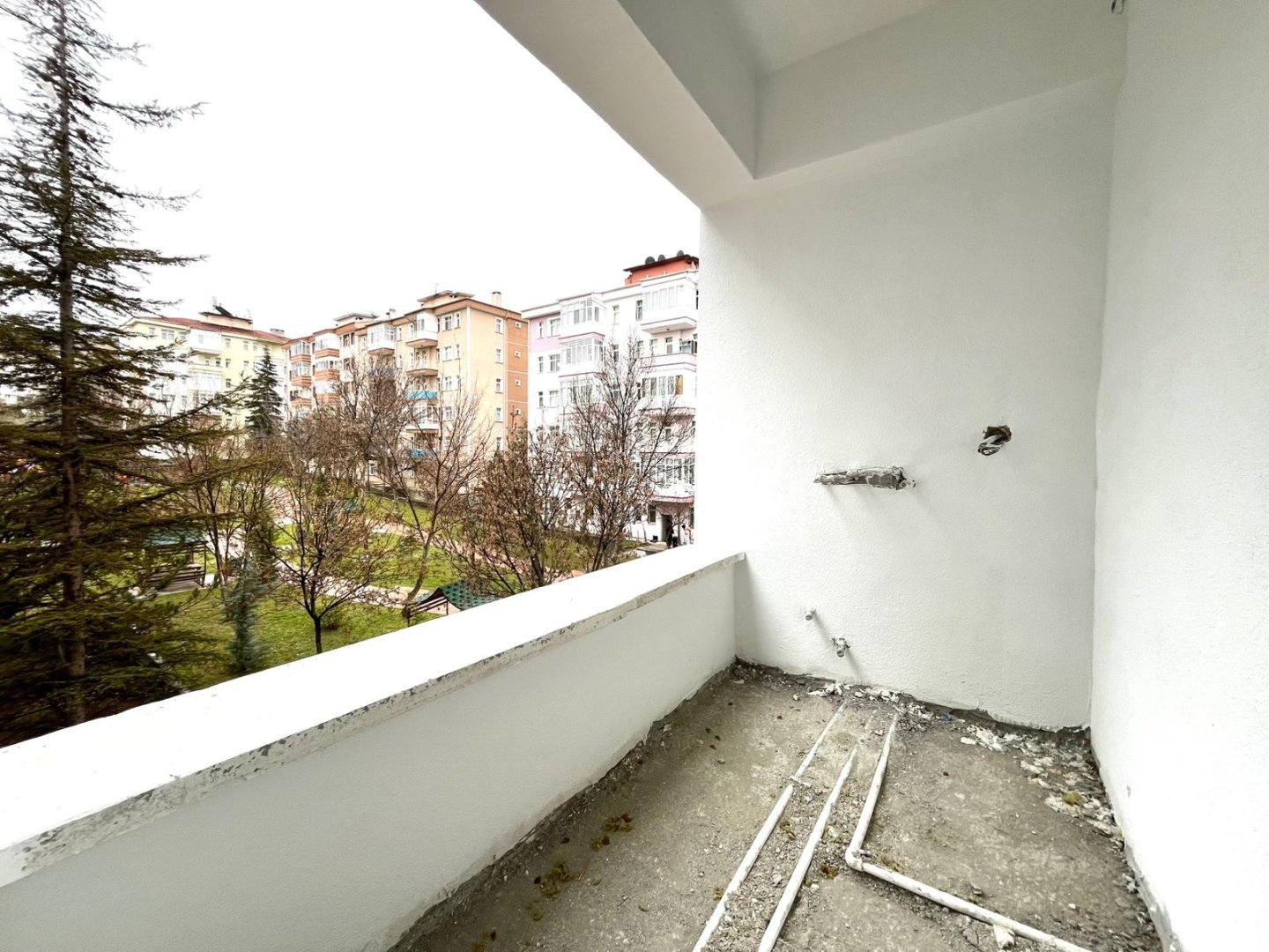 2000 EVLER DE 1+1 SIFIR EŞYALI 4 AYA TESLİM SATILIK DAİRE