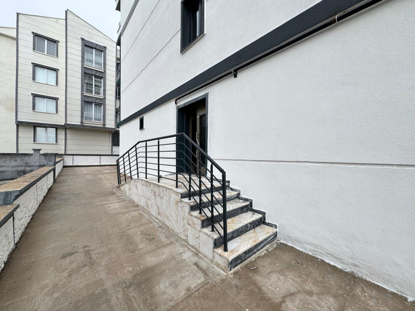 NAR DA SATILIK 3+0 DAİRE.