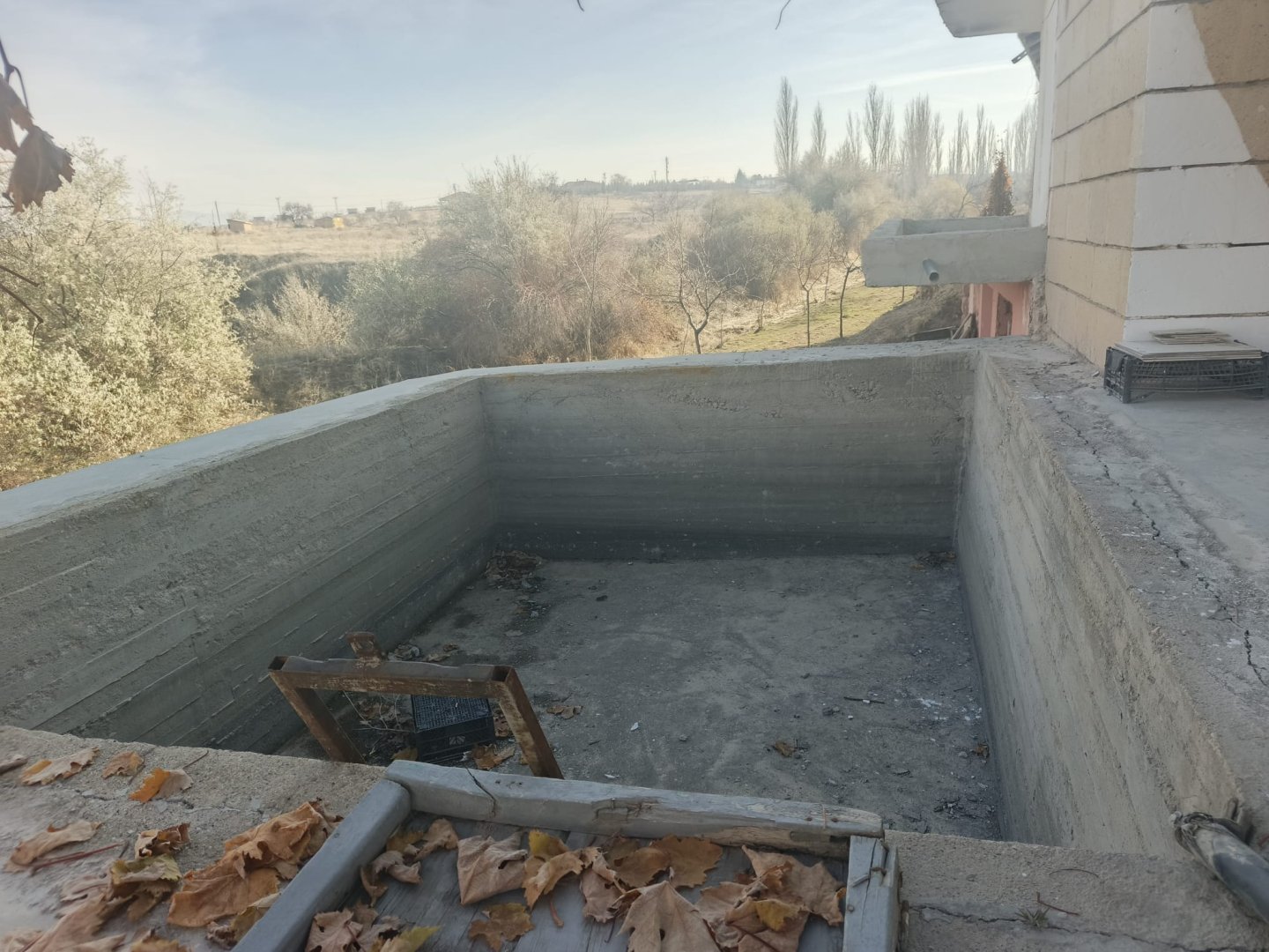 MÜKEMMEL KONUMDA BÜYÜKBAŞ BESİ ÇİFTLİĞİ (2 TAPU:5.574 M2 ALANDA)