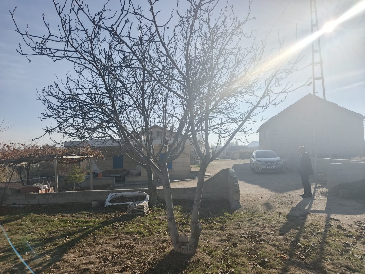 MÜKEMMEL KONUMDA BÜYÜKBAŞ BESİ ÇİFTLİĞİ (2 TAPU:5.574 M2 ALANDA)