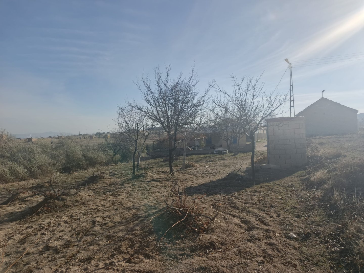 MÜKEMMEL KONUMDA BÜYÜKBAŞ BESİ ÇİFTLİĞİ (2 TAPU:5.574 M2 ALANDA)