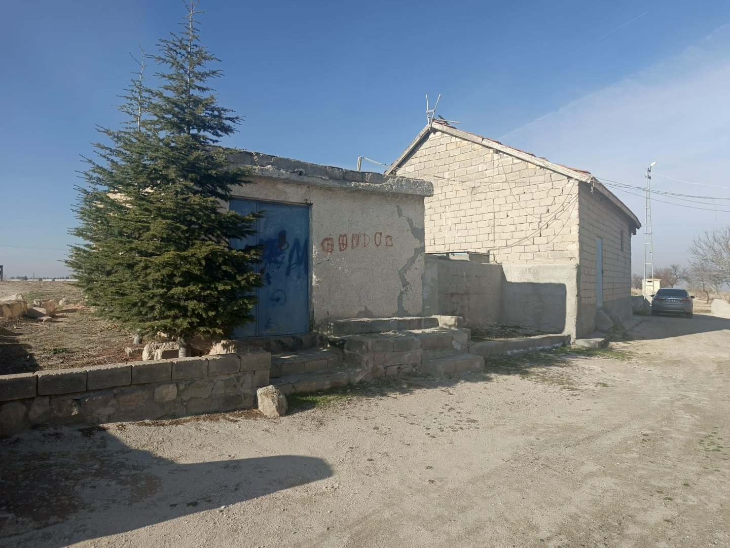 MÜKEMMEL KONUMDA BÜYÜKBAŞ BESİ ÇİFTLİĞİ (2 TAPU:5.574 M2 ALANDA)