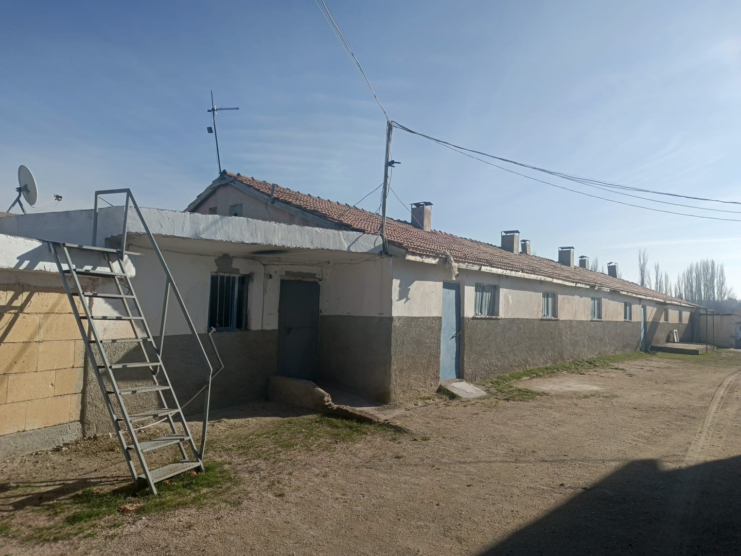 MÜKEMMEL KONUMDA BÜYÜKBAŞ BESİ ÇİFTLİĞİ (2 TAPU:5.574 M2 ALANDA)