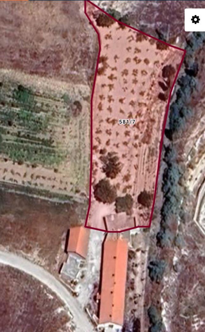 MÜKEMMEL KONUMDA BÜYÜKBAŞ BESİ ÇİFTLİĞİ (2 TAPU:5.574 M2 ALANDA)