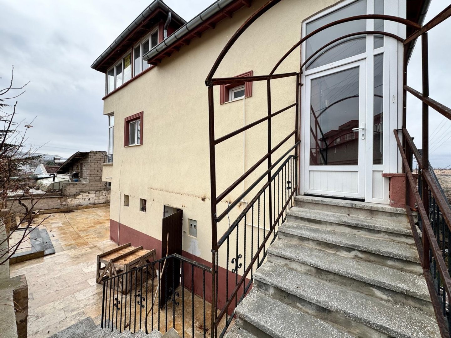 NAR DA SATILIK MÜSTAKİL EV.