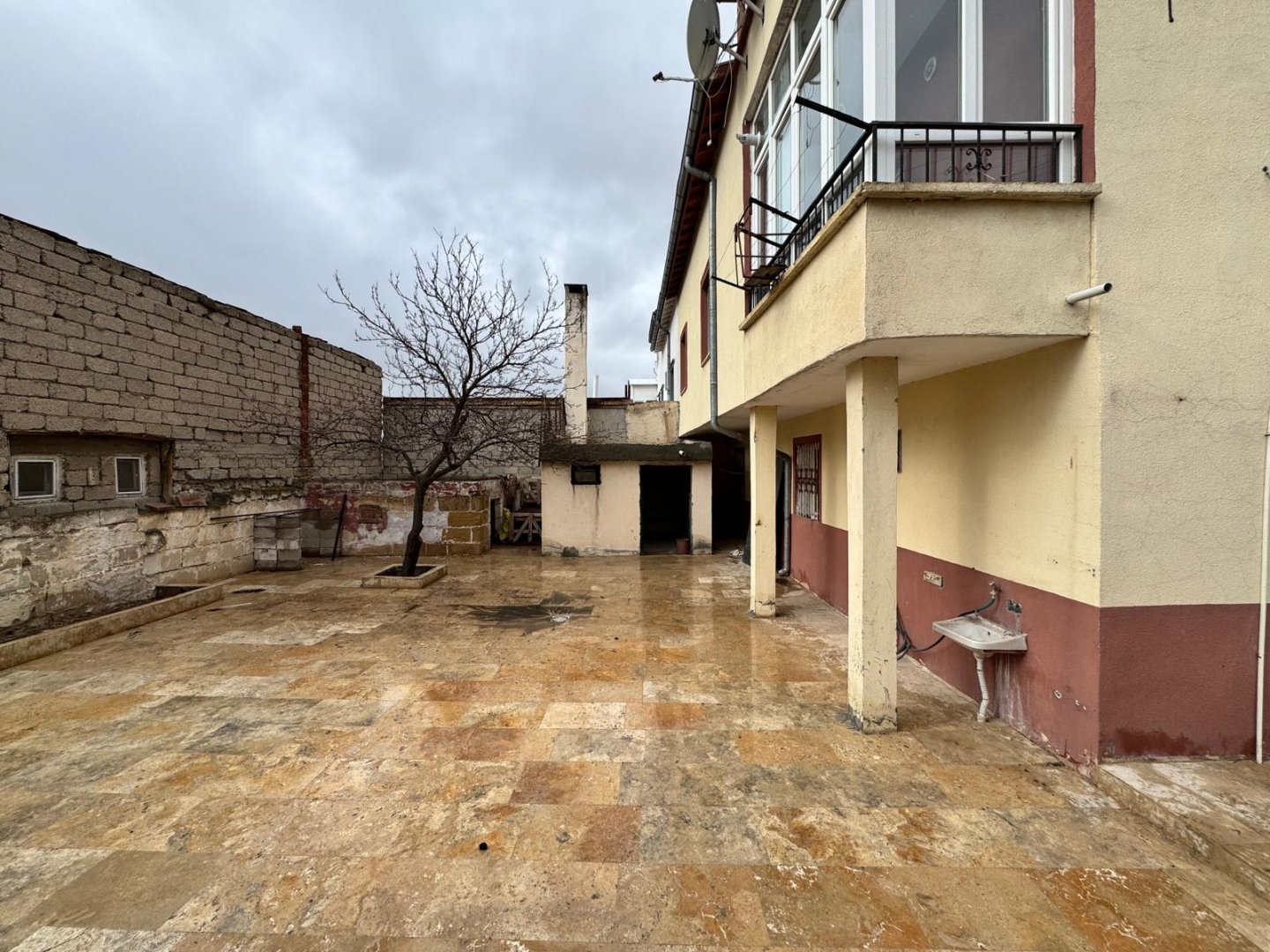 NAR DA SATILIK MÜSTAKİL EV.