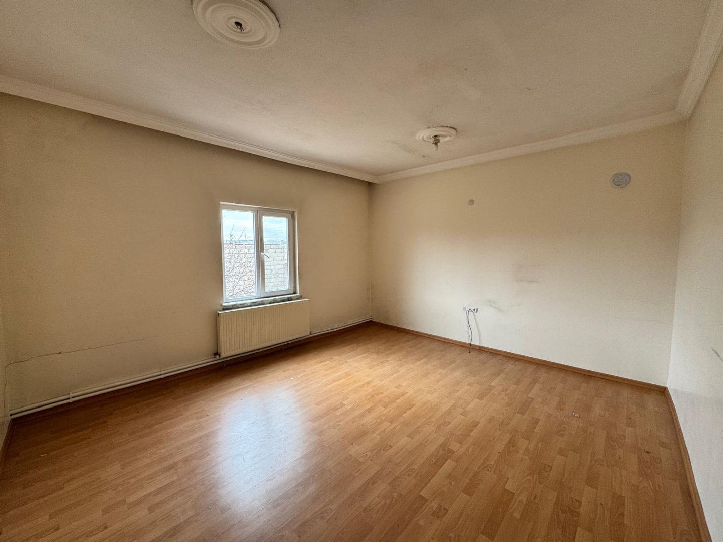 NAR DA SATILIK MÜSTAKİL EV.