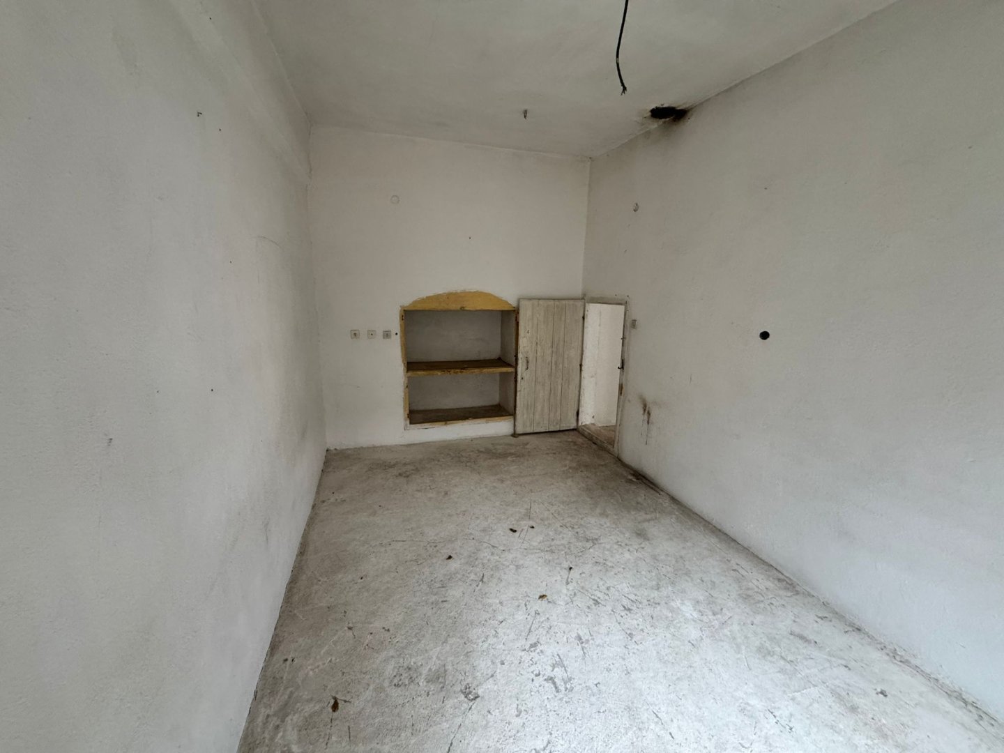 ÇAT DA SATILIK KARGİR EV.