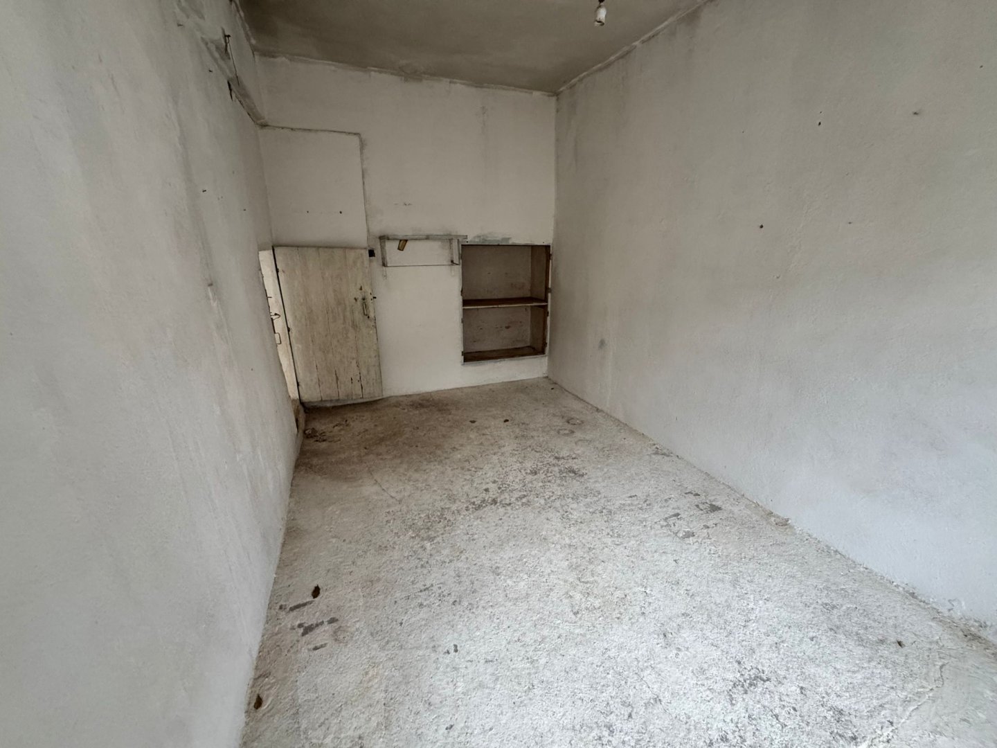 ÇAT DA SATILIK KARGİR EV.