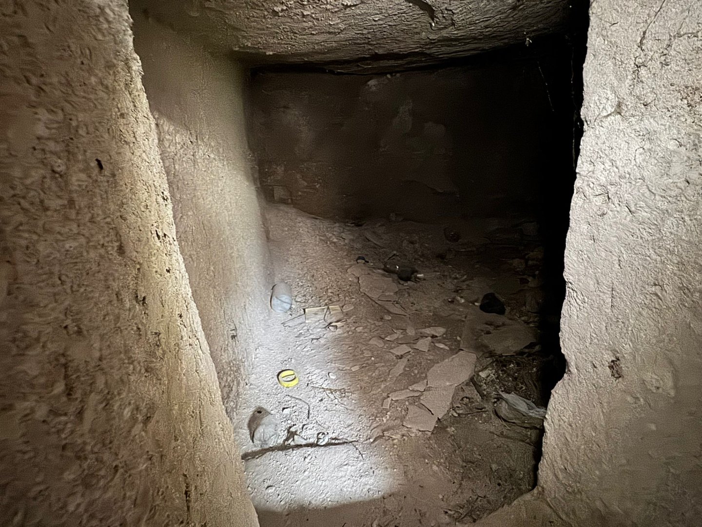 ÇAT DA SATILIK KARGİR EV.