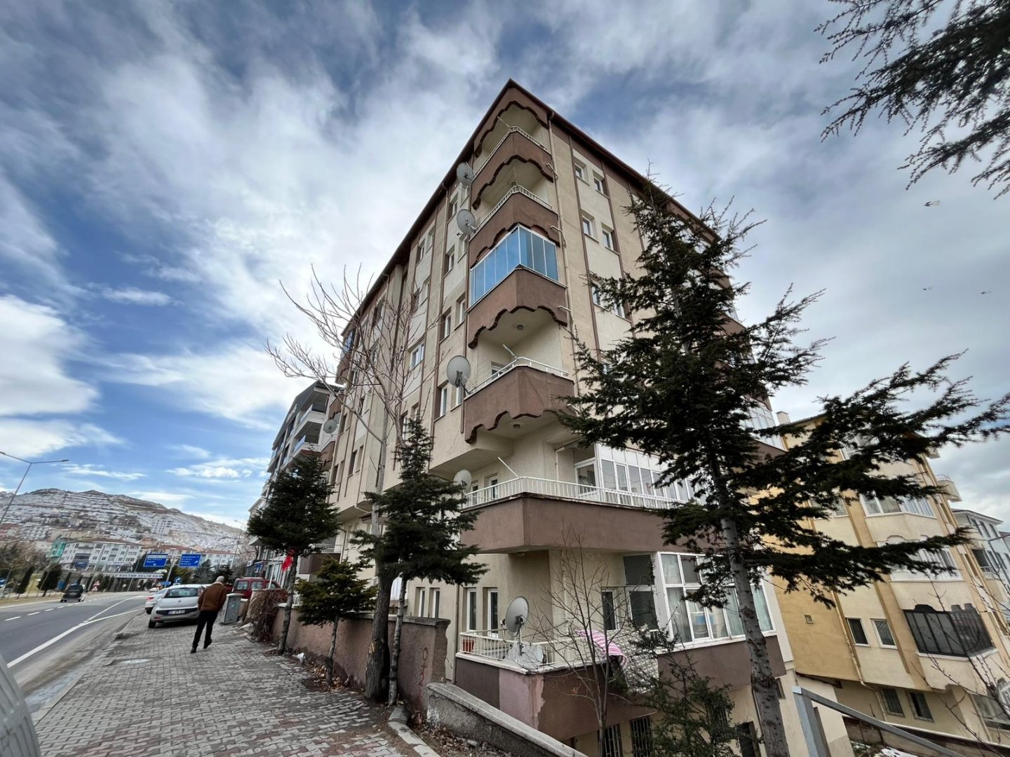 GÜZELYURTTA 3+1 GENİŞ SATILIK DAİRE