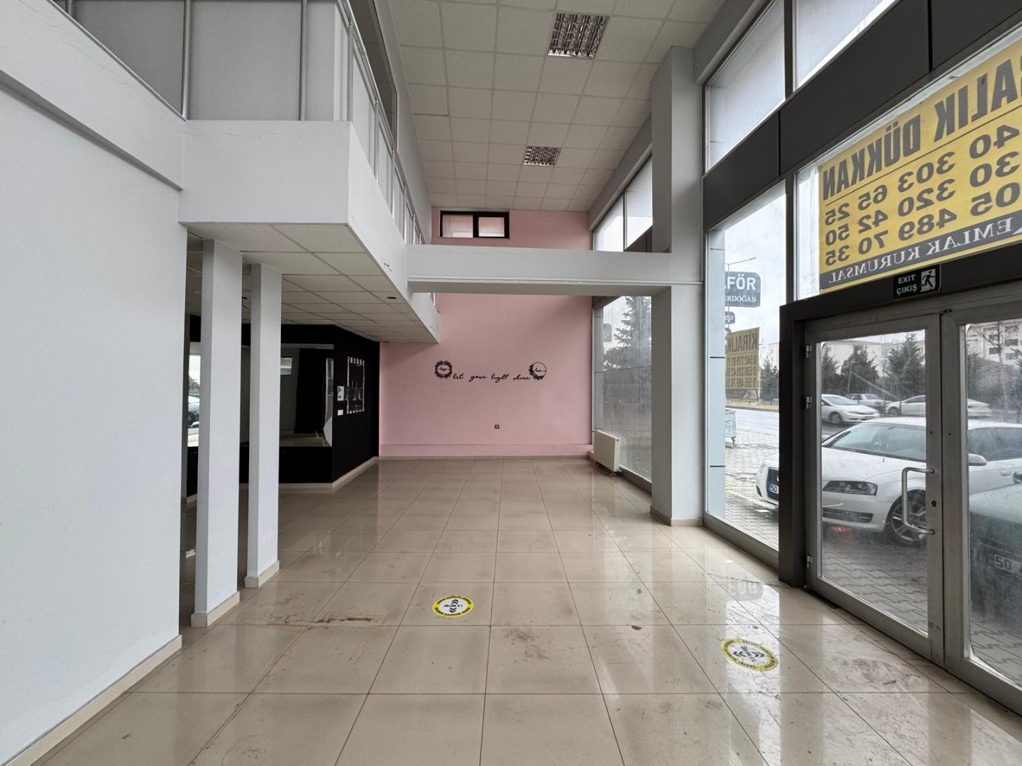 EMLAK KURUMSALDAN ANAYOL ÜZERİNDE KİRALIK DÜKKAN