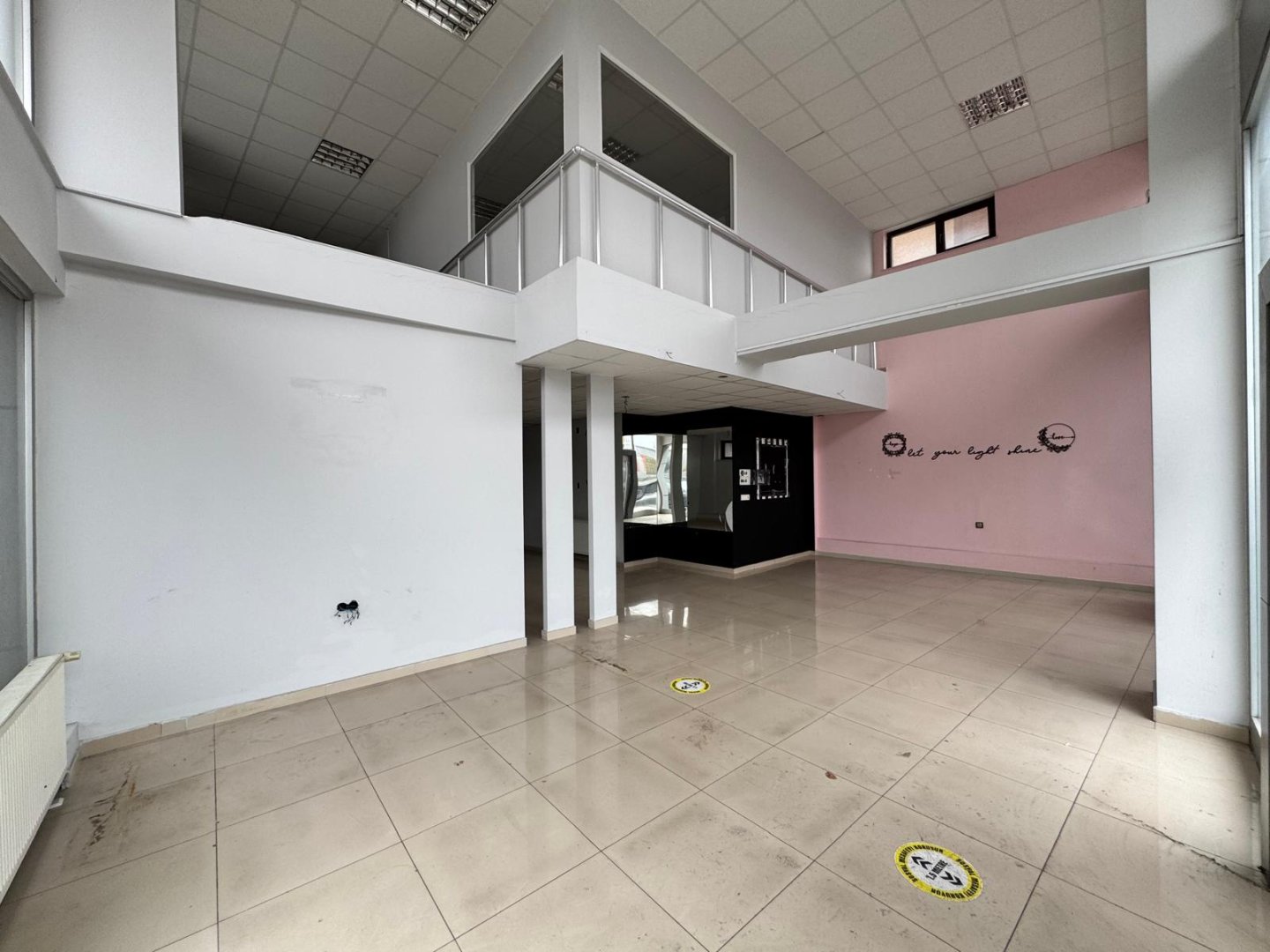 EMLAK KURUMSALDAN ANAYOL ÜZERİNDE KİRALIK DÜKKAN