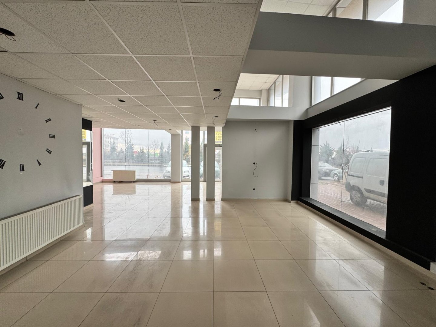 EMLAK KURUMSALDAN ANAYOL ÜZERİNDE KİRALIK DÜKKAN