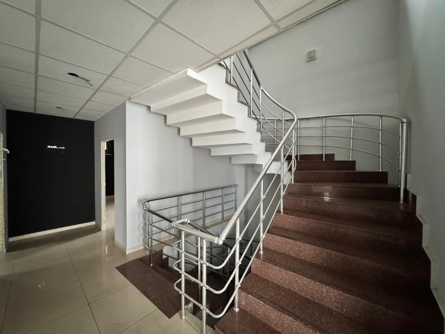 EMLAK KURUMSALDAN ANAYOL ÜZERİNDE KİRALIK DÜKKAN