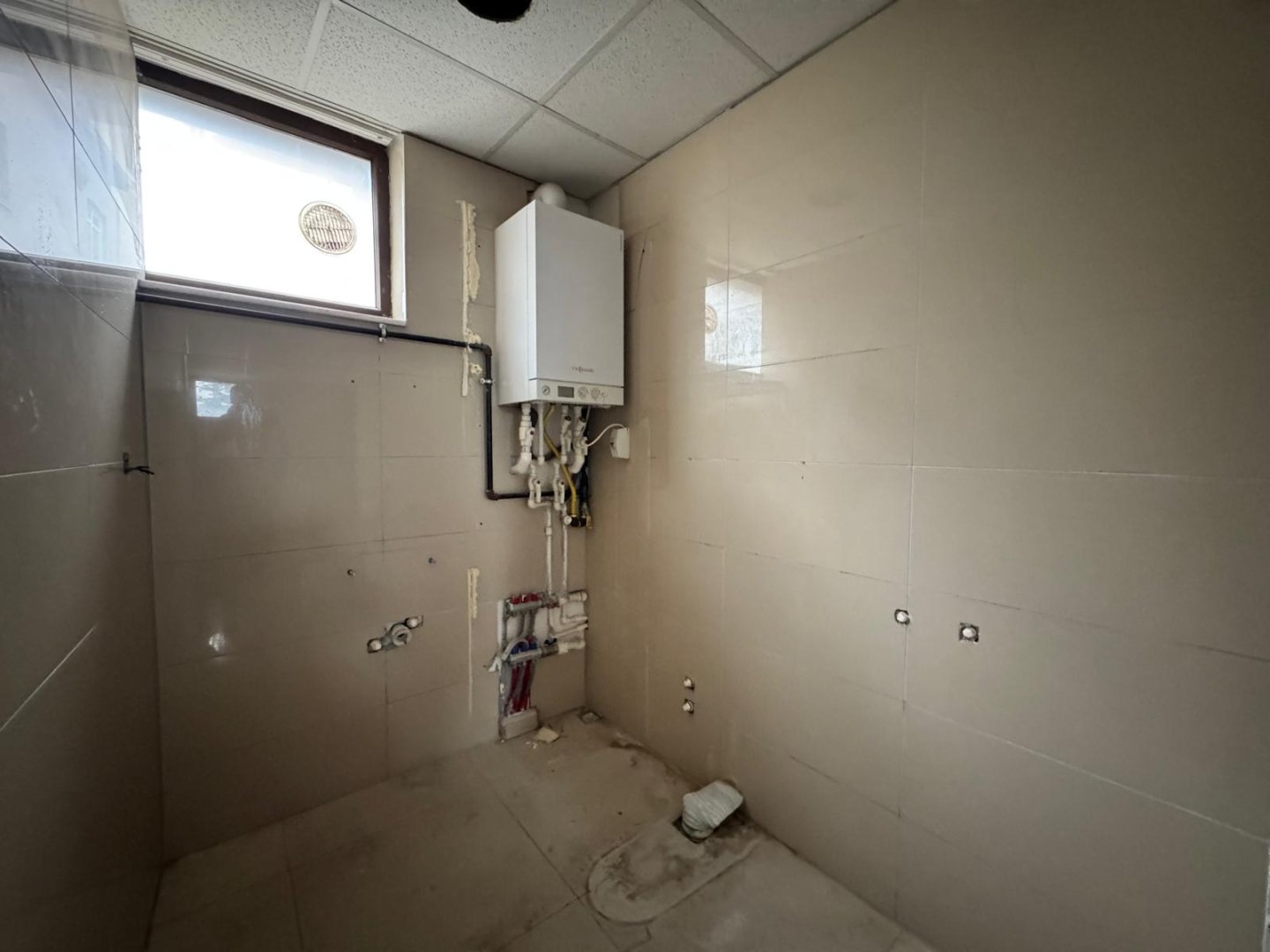 EMLAK KURUMSALDAN ANAYOL ÜZERİNDE KİRALIK DÜKKAN