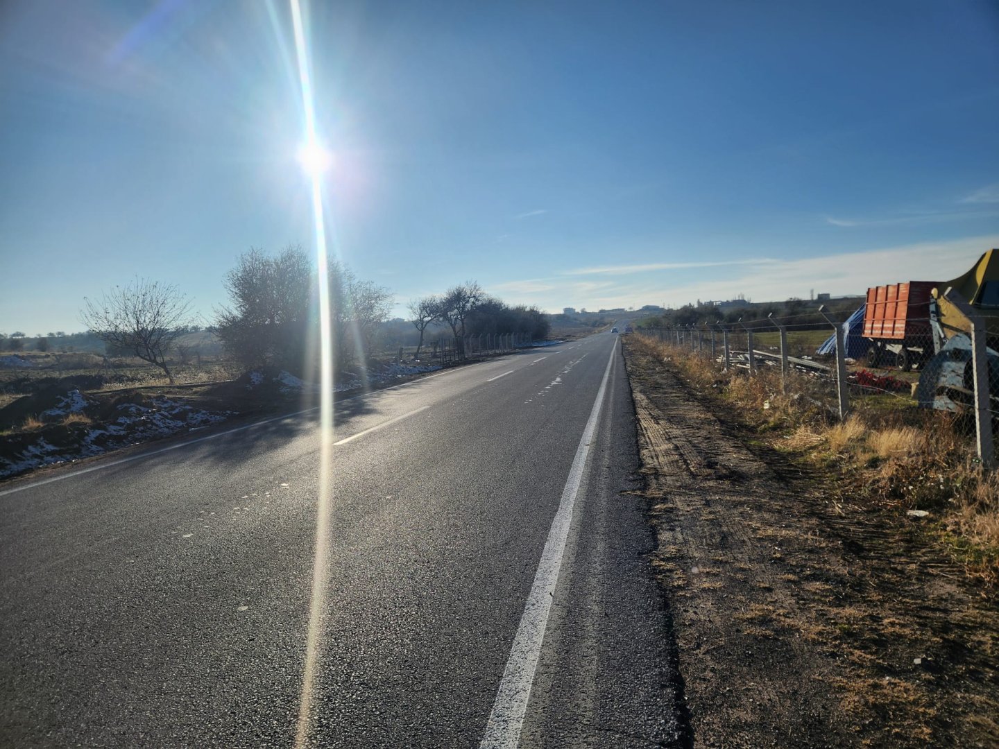 ANAYOLDA SATILIK TARLA.