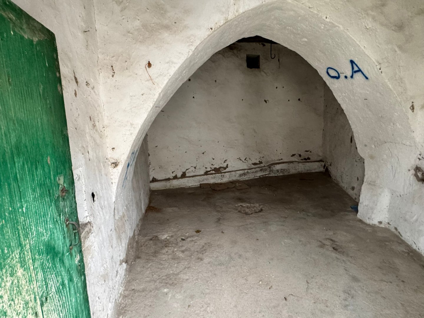 ÇATTA SATILIK KARGİR EV VE ARSASI.