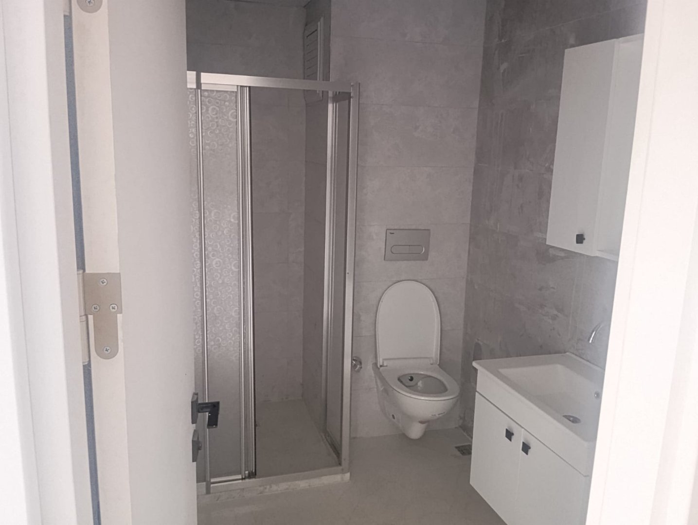 2000 EVLER MAHALLESİNDE PTT ÜZERİ 1+1 SATILIK DAİRE