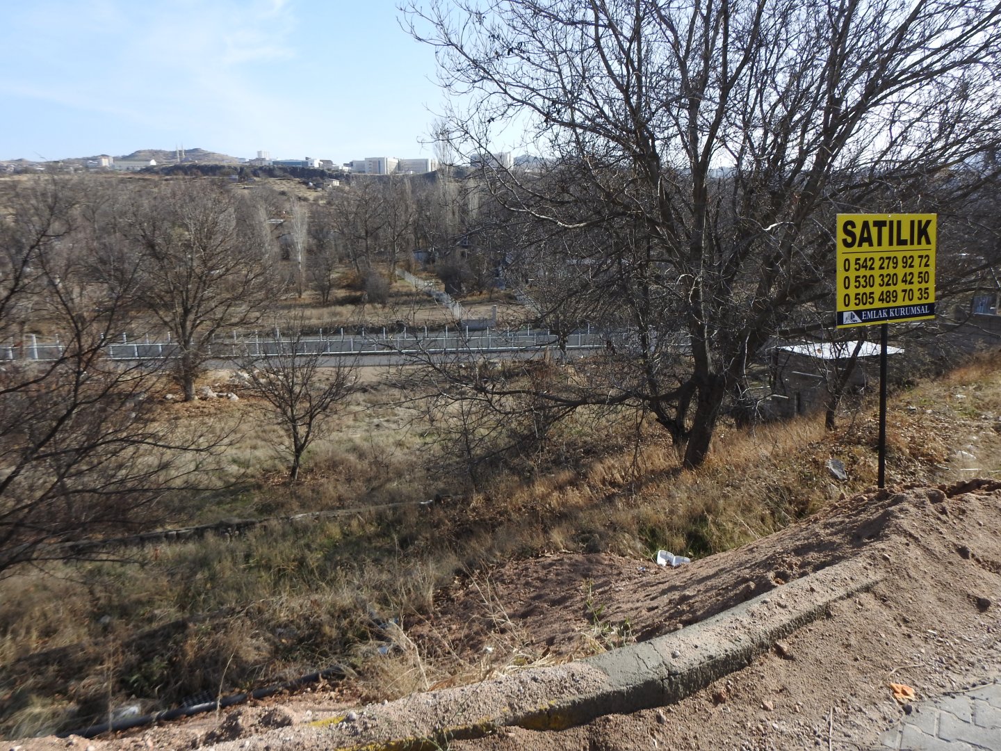 NARDA İKİ TARAFIDA YOLA SIFIR SATILIK BAĞ