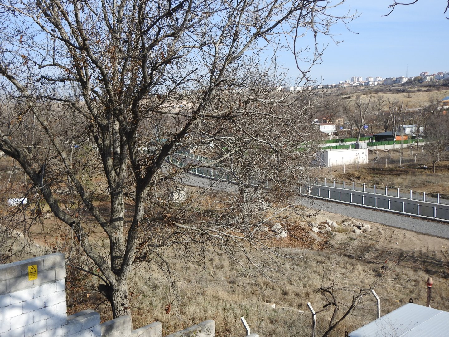 NARDA İKİ TARAFIDA YOLA SIFIR SATILIK BAĞ