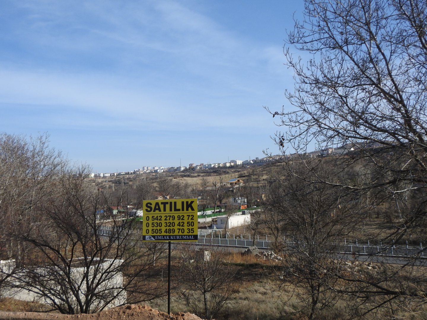 NARDA İKİ TARAFIDA YOLA SIFIR SATILIK BAĞ