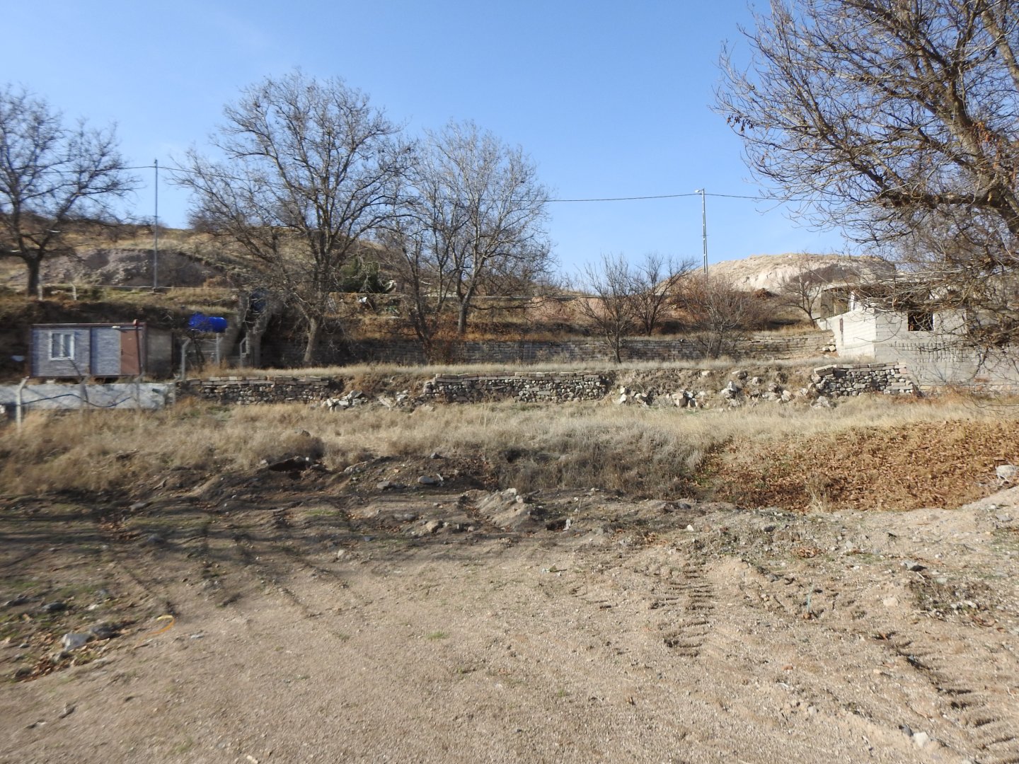 NARDA İKİ TARAFIDA YOLA SIFIR SATILIK BAĞ