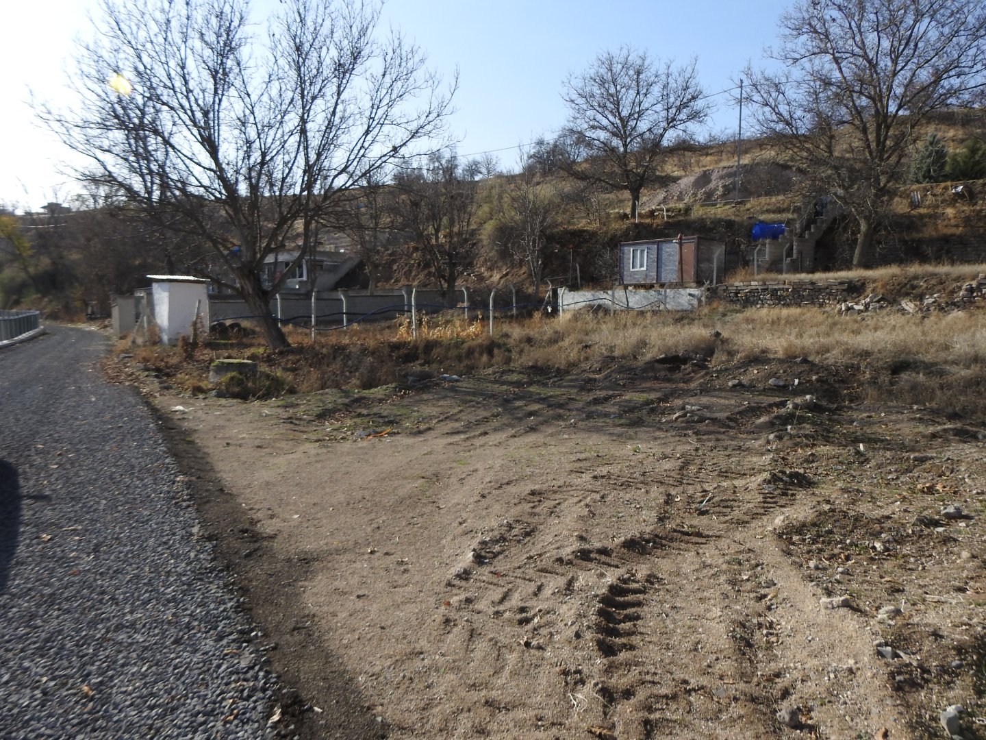 NARDA İKİ TARAFIDA YOLA SIFIR SATILIK BAĞ