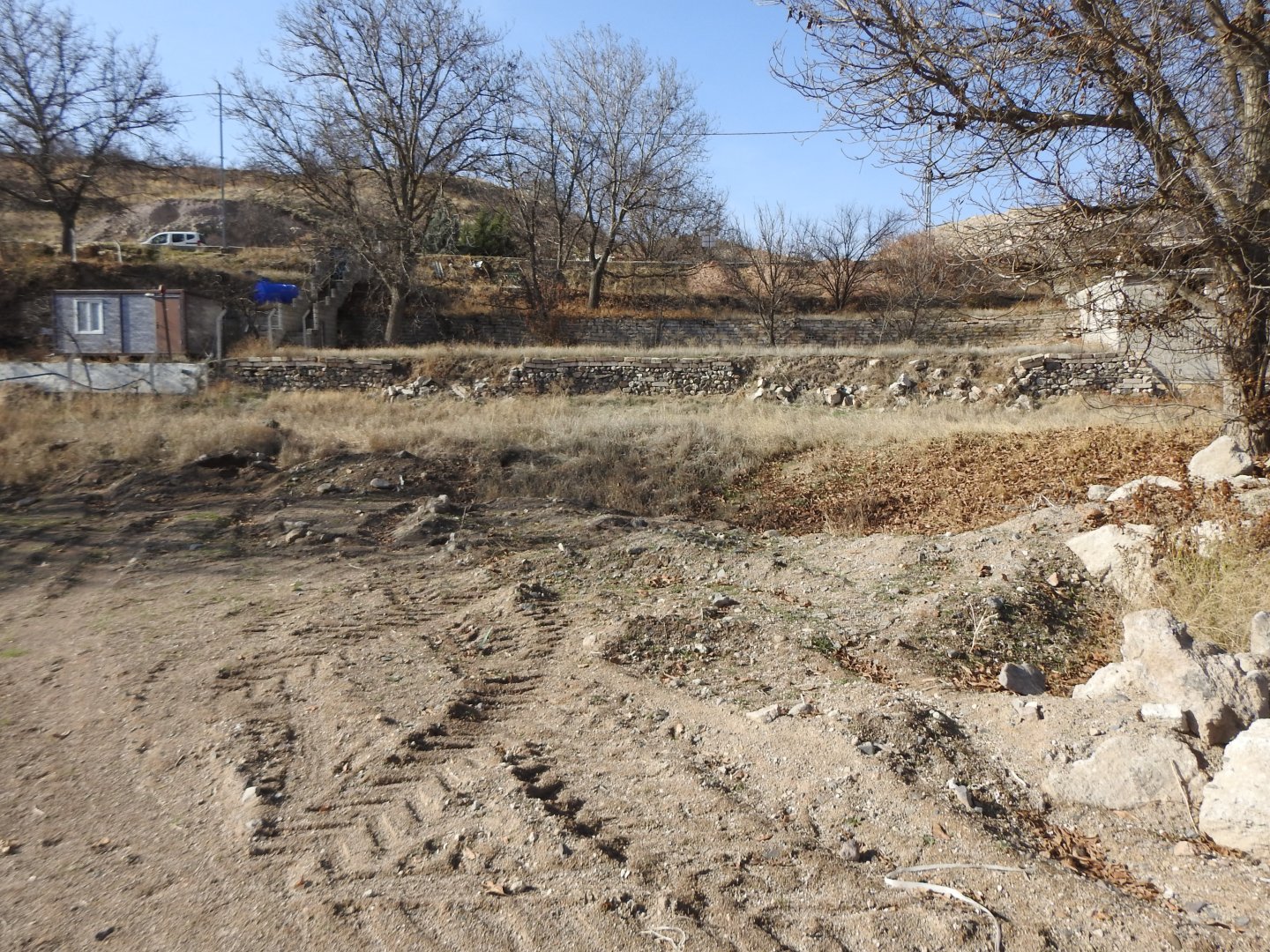 NARDA İKİ TARAFIDA YOLA SIFIR SATILIK BAĞ