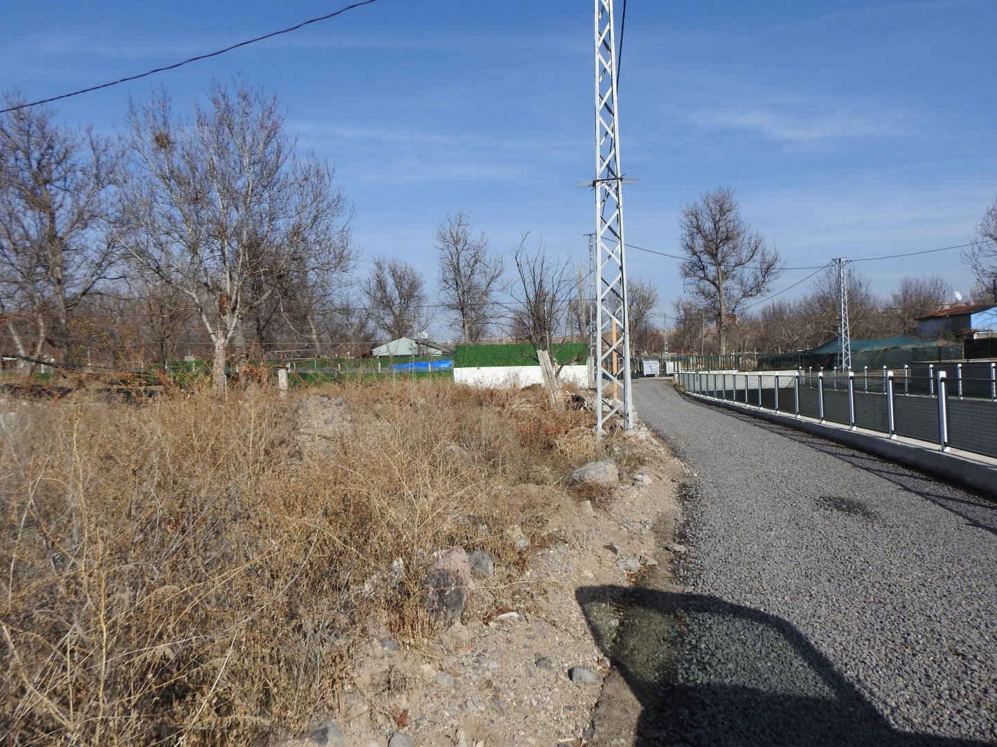 NAR AŞAĞI MAHALLEDE 1850M2 YOLA SIFIR KONUMDA SATILIK BAĞ