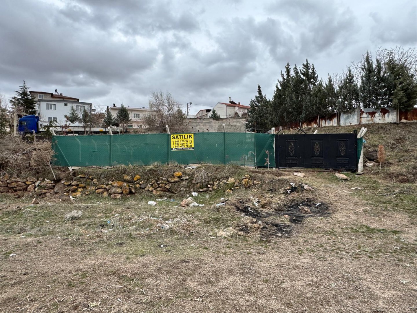 ÇAT DA SATILIK BAHÇE.