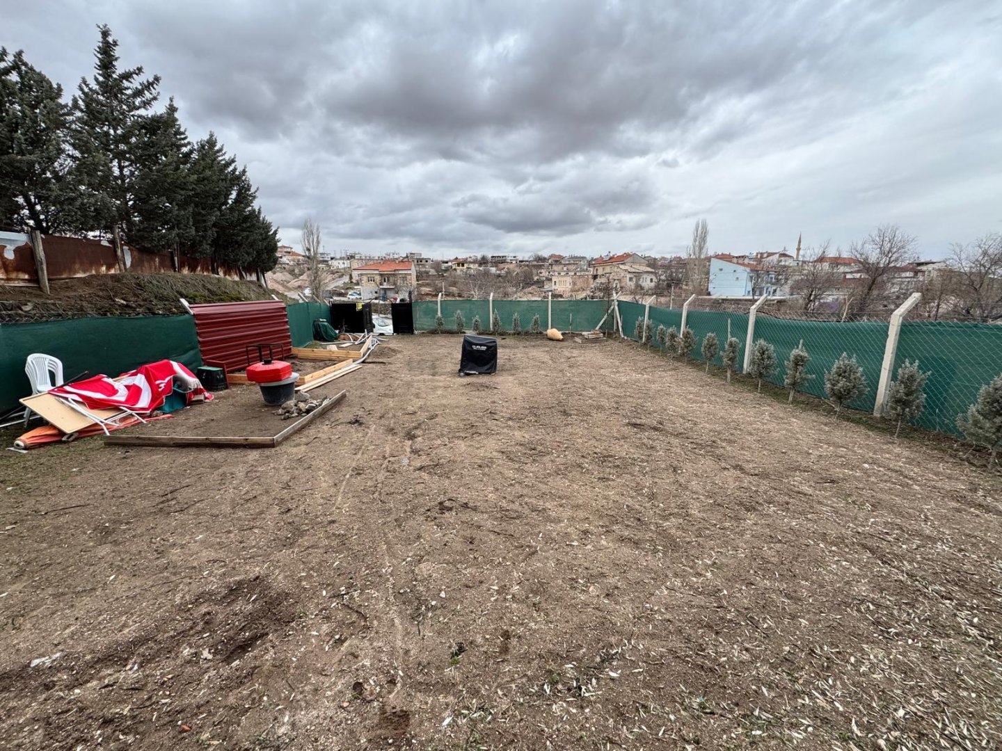 ÇAT DA SATILIK BAHÇE.