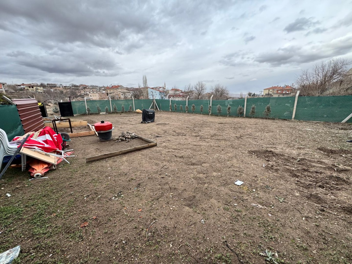 ÇAT DA SATILIK BAHÇE.