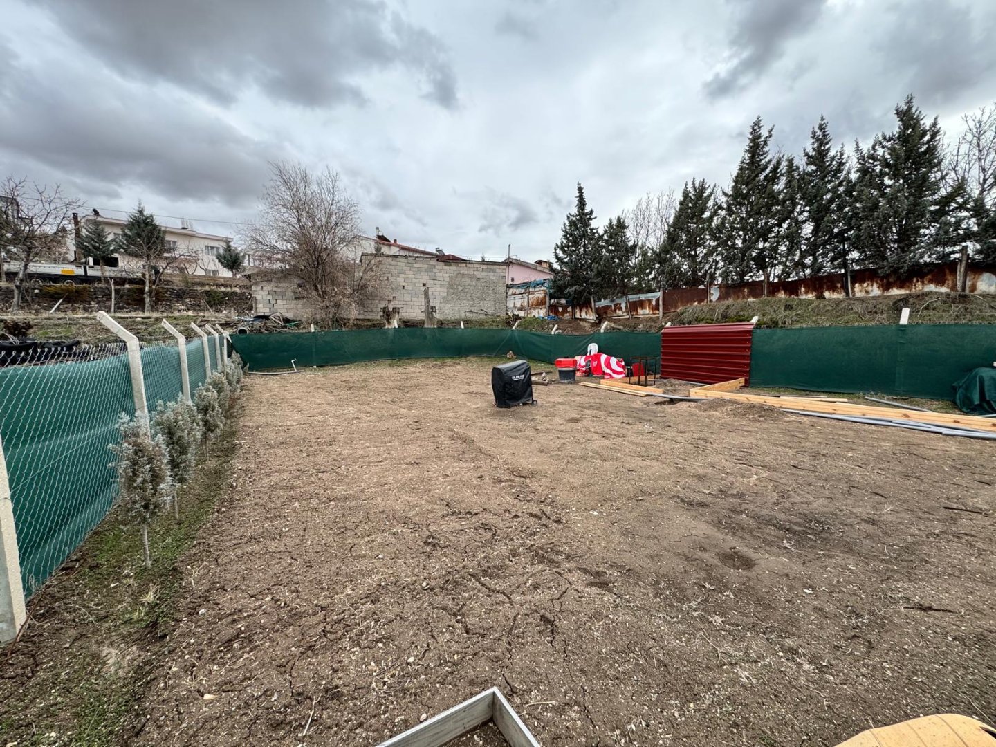 ÇAT DA SATILIK BAHÇE.