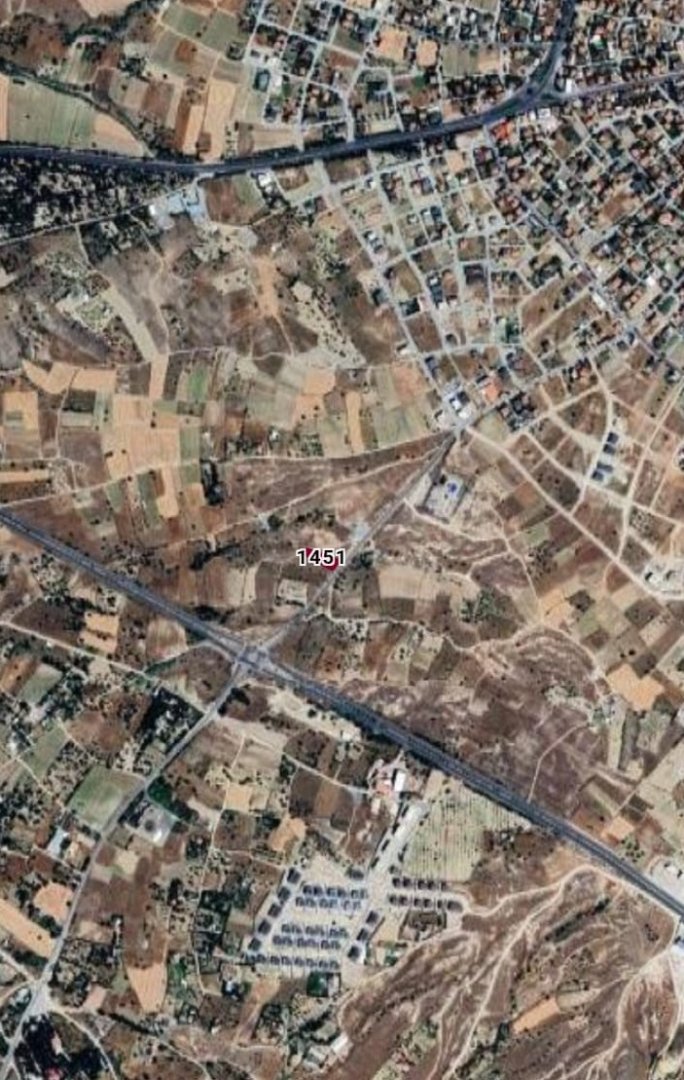 UÇHİSARDA ANA ASFALT YOLA SIFIR 890M2 SATILIK BAĞ