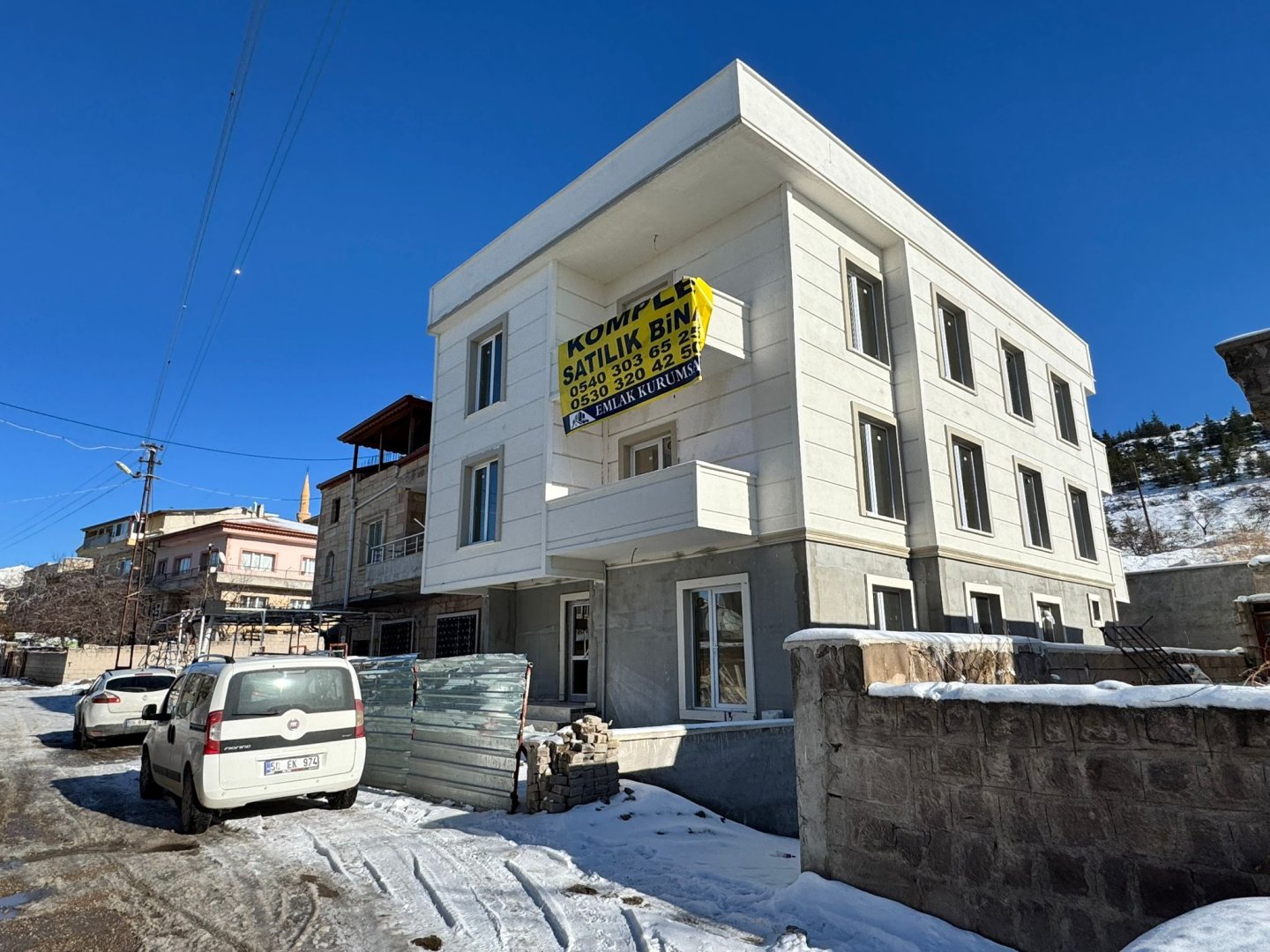 MEHMET AKİF ERSOY MAHALLESİNDE KOMPLE SATILIK BİNA.