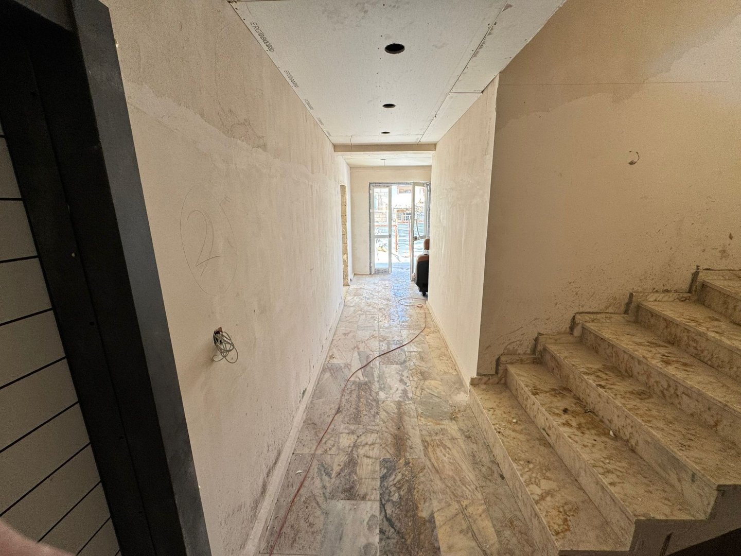 MEHMET AKİF ERSOY MAHALLESİNDE KOMPLE SATILIK BİNA.