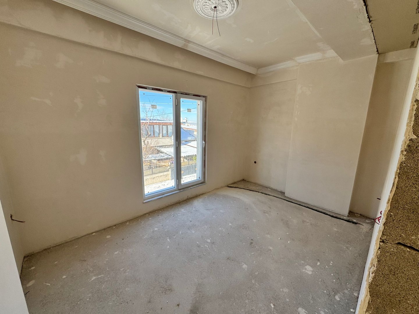 MEHMET AKİF ERSOY MAHALLESİNDE KOMPLE SATILIK BİNA.