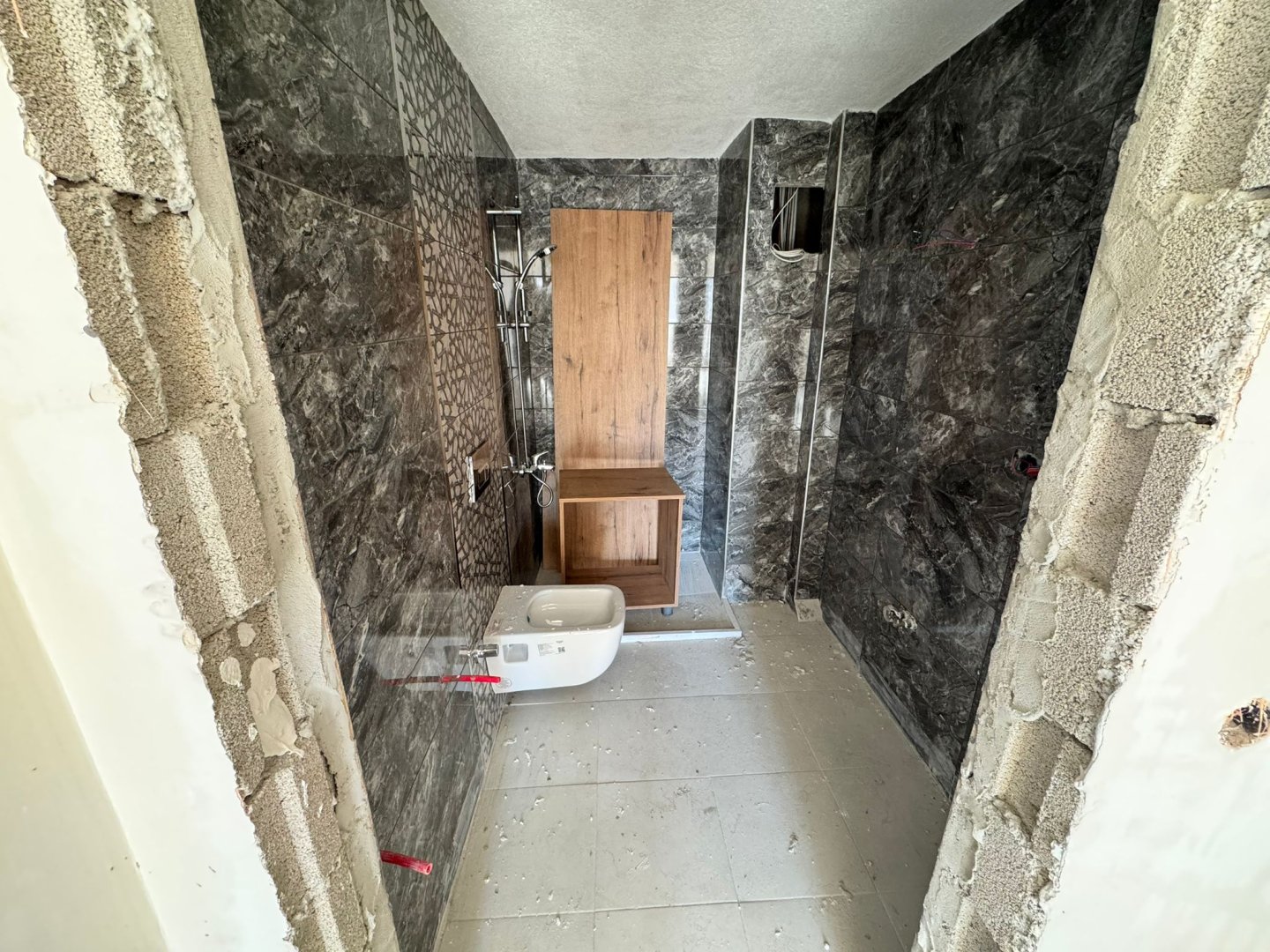 MEHMET AKİF ERSOY MAHALLESİNDE KOMPLE SATILIK BİNA.