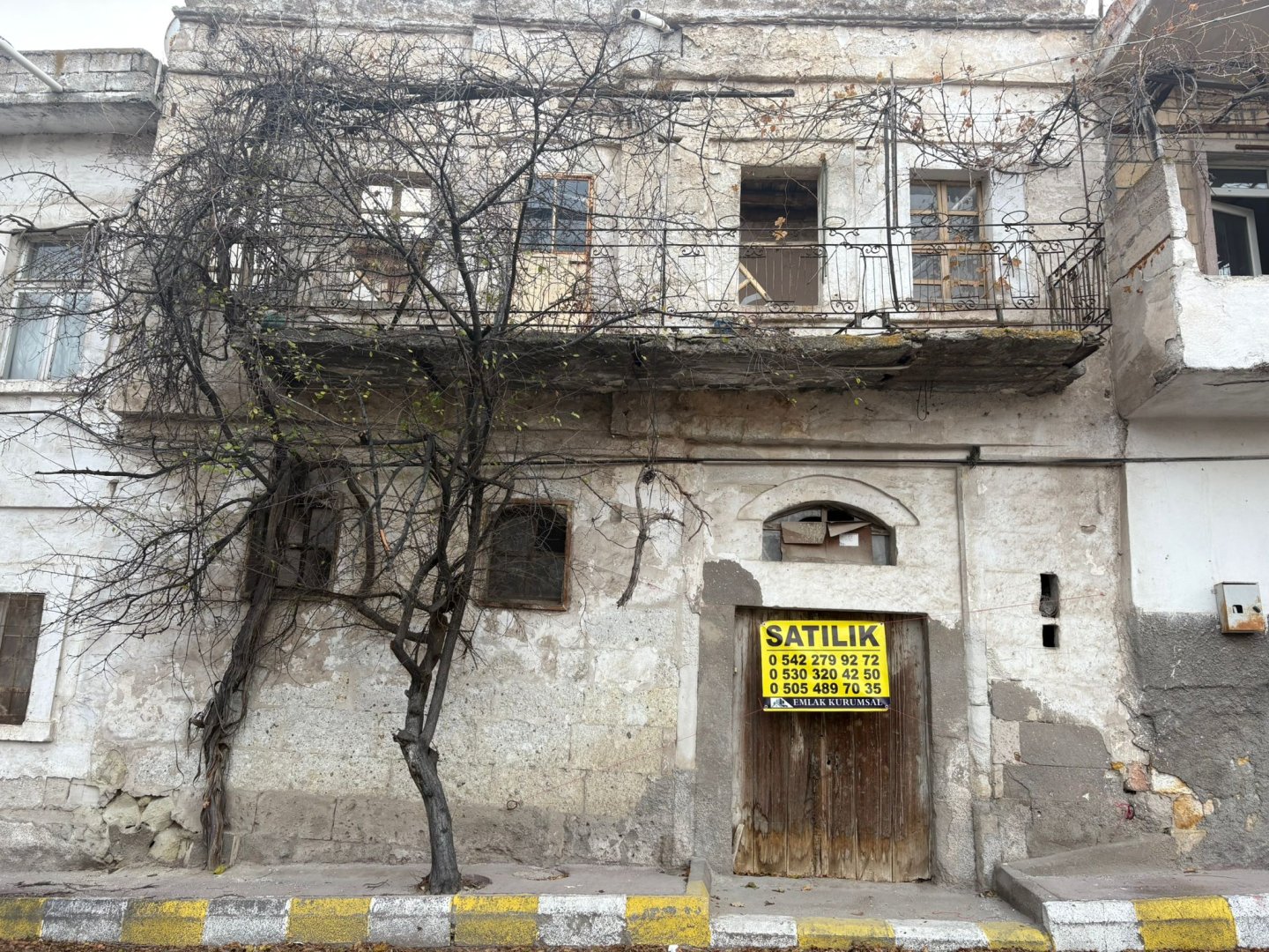 NAR AŞAĞI MAHALLEDE 164M2 SATILIK EV VE ARSASI