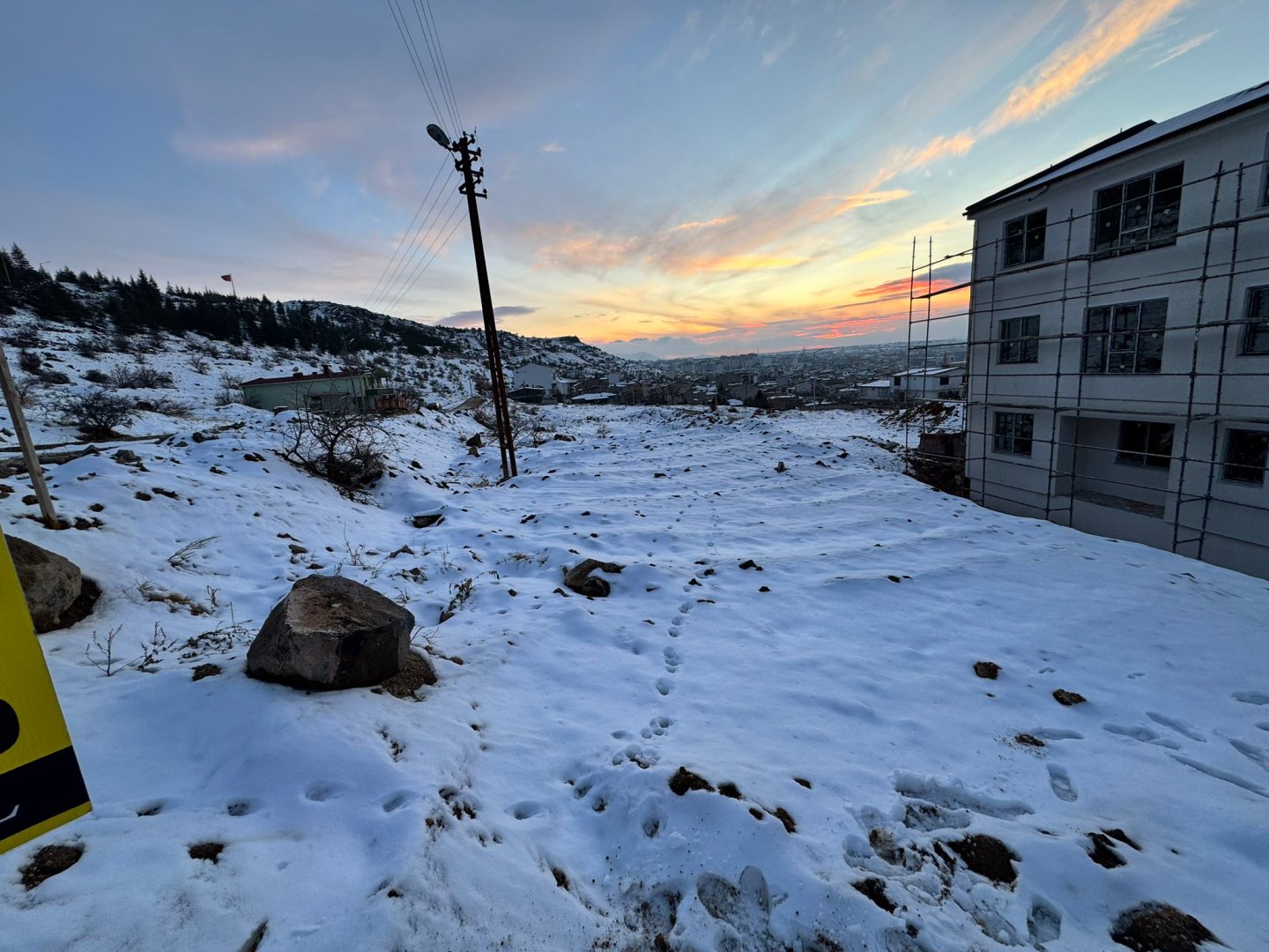 MEHMET AKİF ERSOYDA SATILIK ARSA.