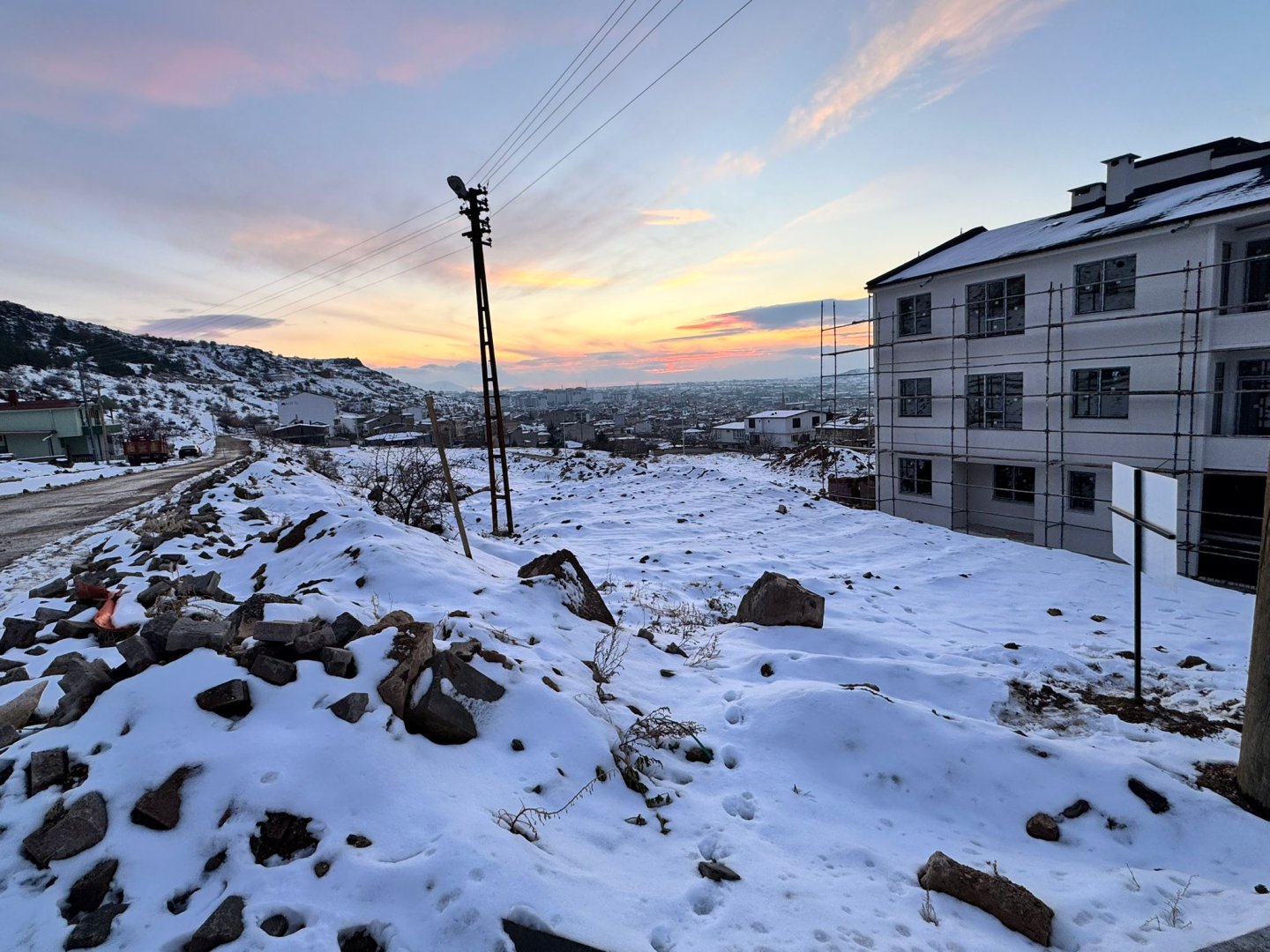 MEHMET AKİF ERSOYDA SATILIK ARSA.