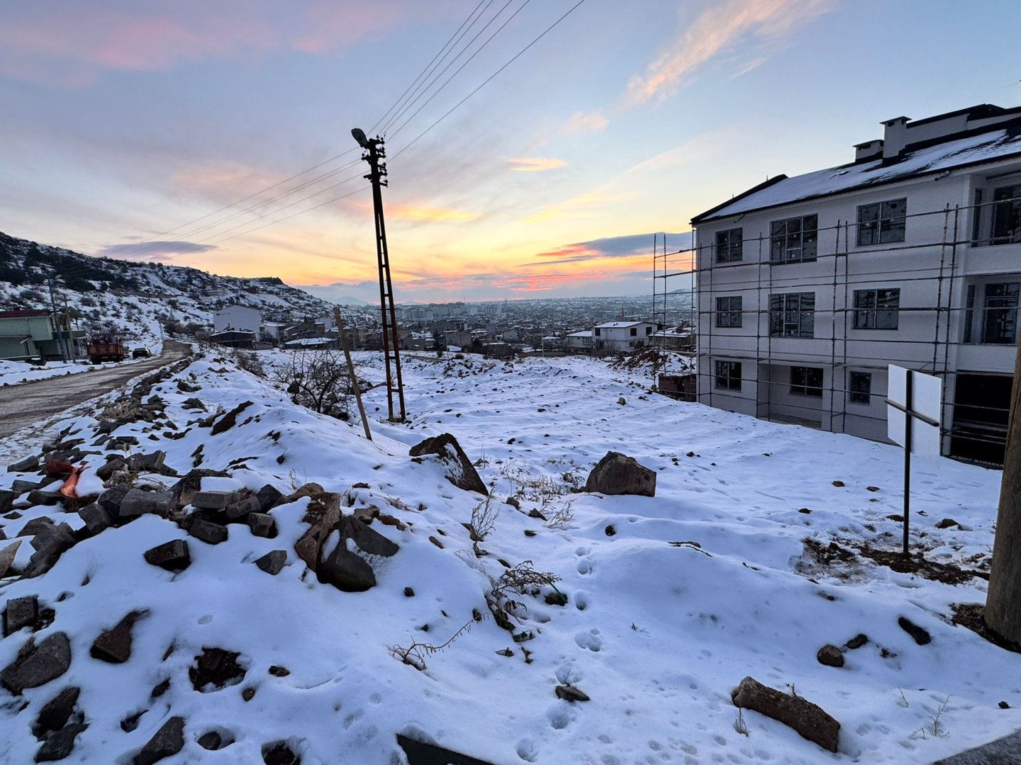 MEHMET AKİF ERSOYDA SATILIK ARSA.