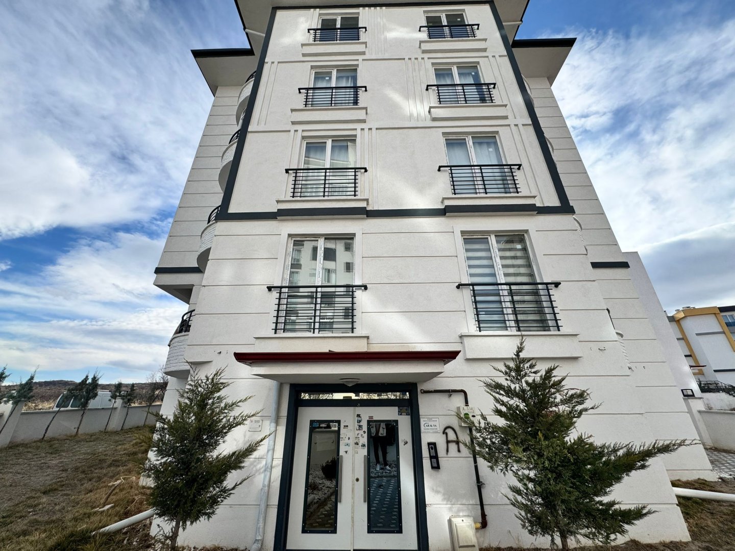 2000 EVLER MAHALLESİNDE SATILIK EŞYALI 1+1 DAİRE