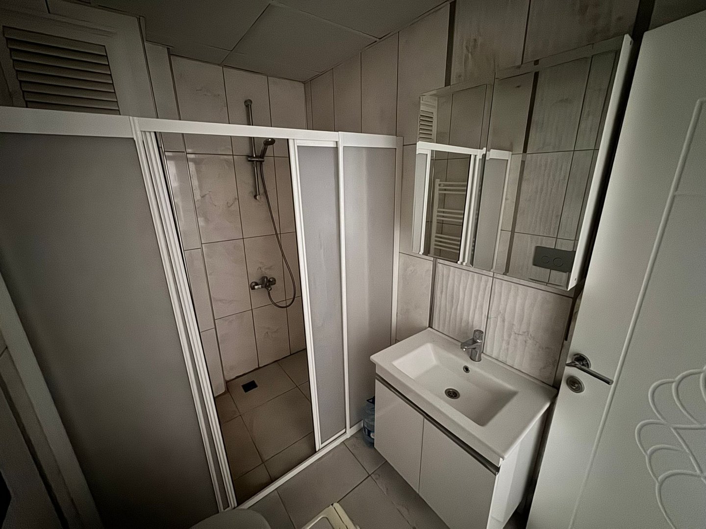 2000 EVLER MAHALLESİNDE SATILIK EŞYALI 1+1 DAİRE