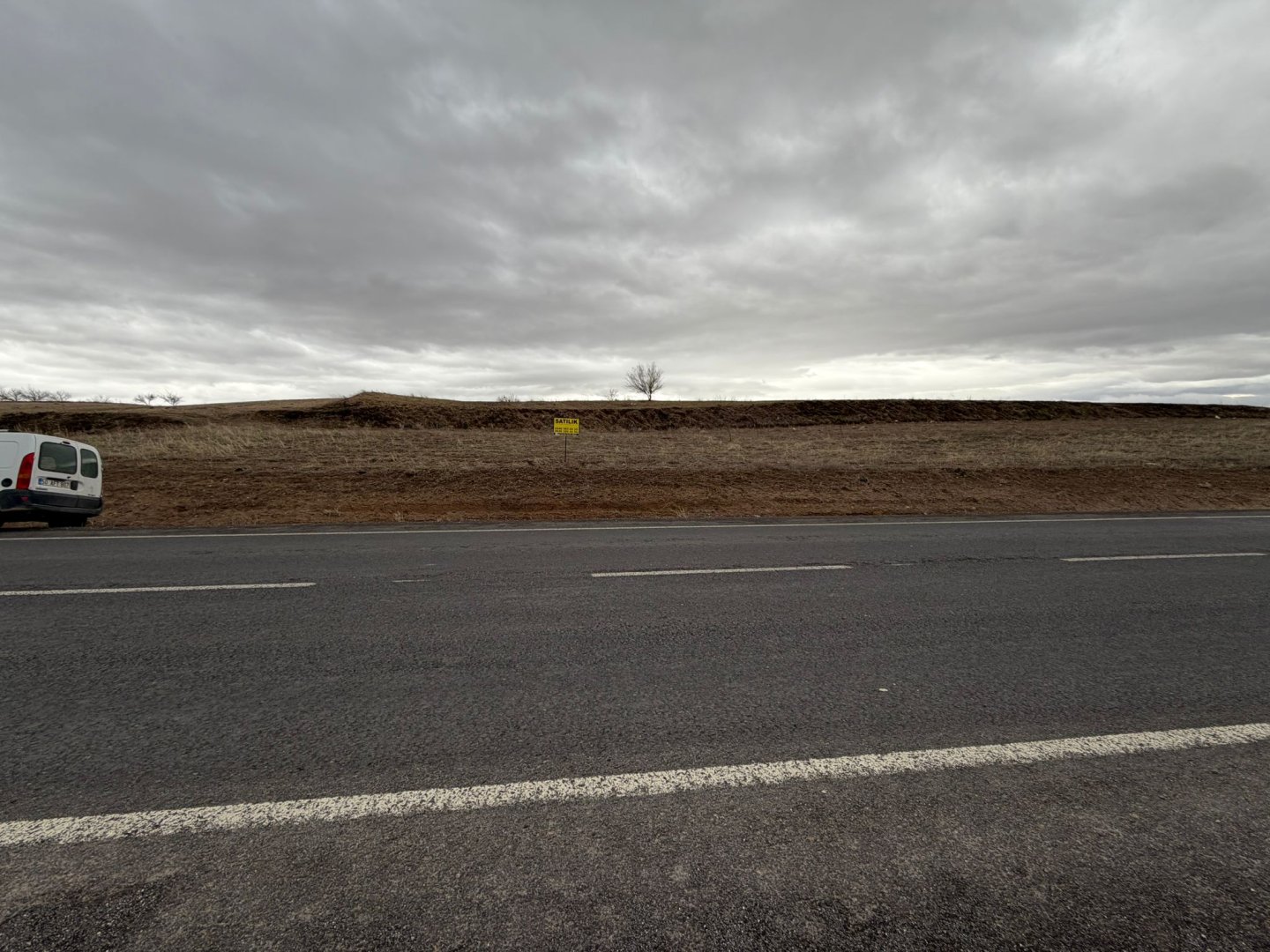 ÇARDAK YOLUNDA SATILIK TARLA