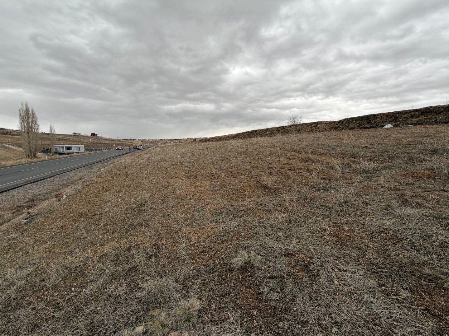 ÇARDAK YOLUNDA SATILIK TARLA