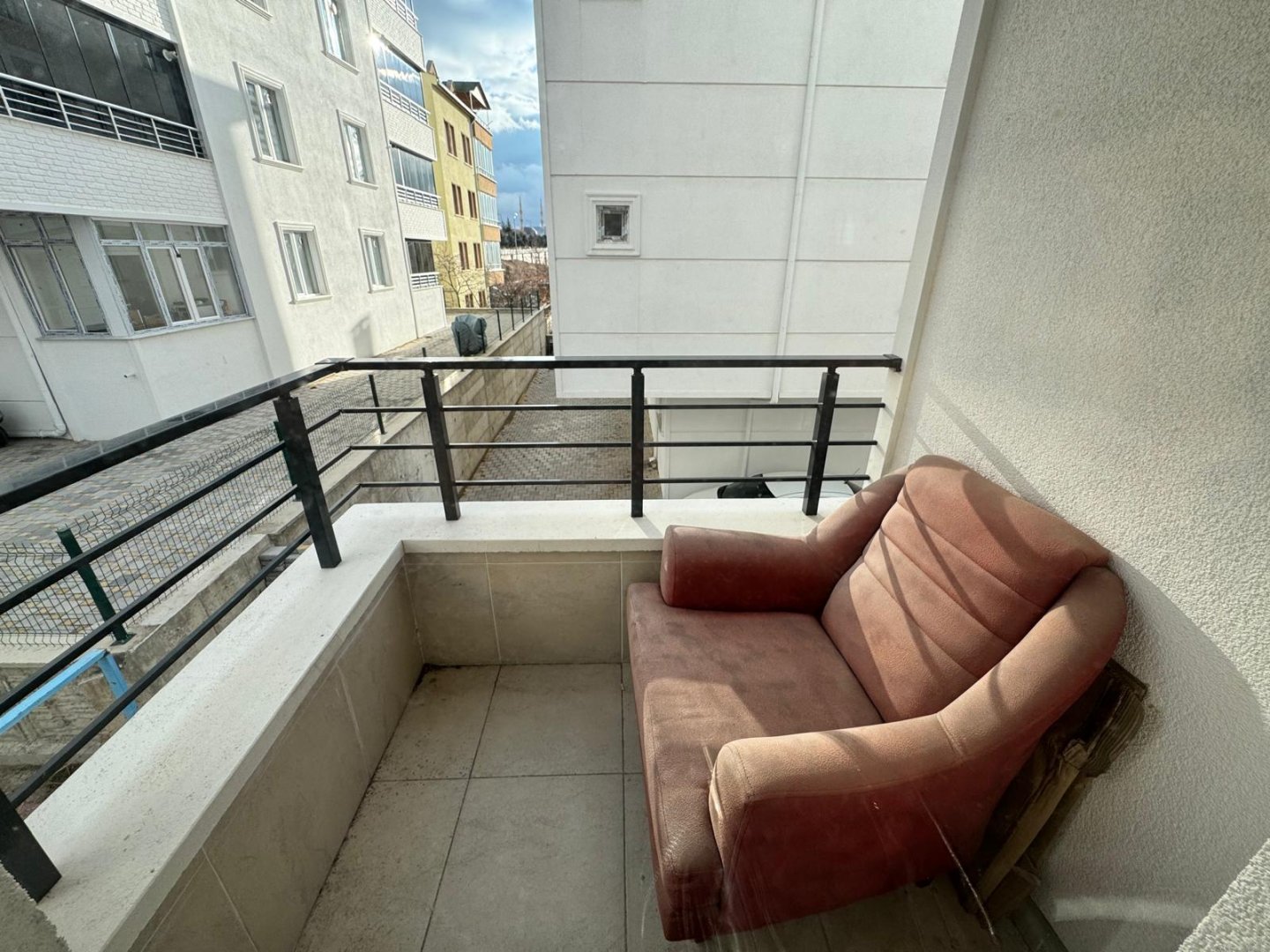 2000 EVLER MAHALLESİNDE KİRALIK 1+1 EŞYALI DAİRELER.