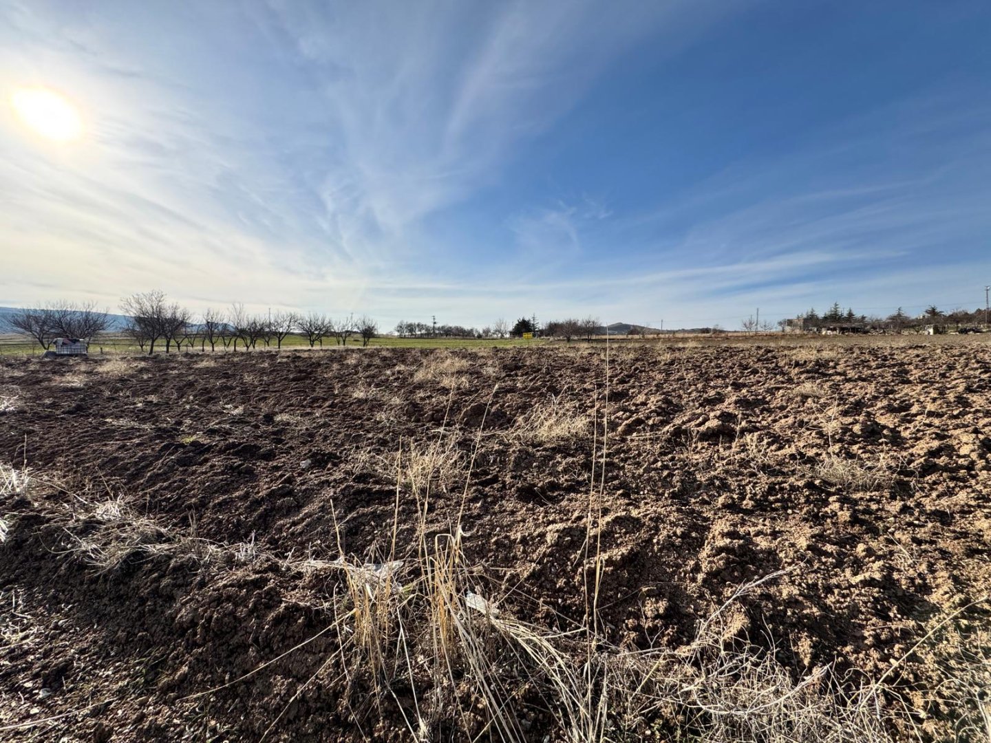 UÇHİSARDA SATILIK TARLA.