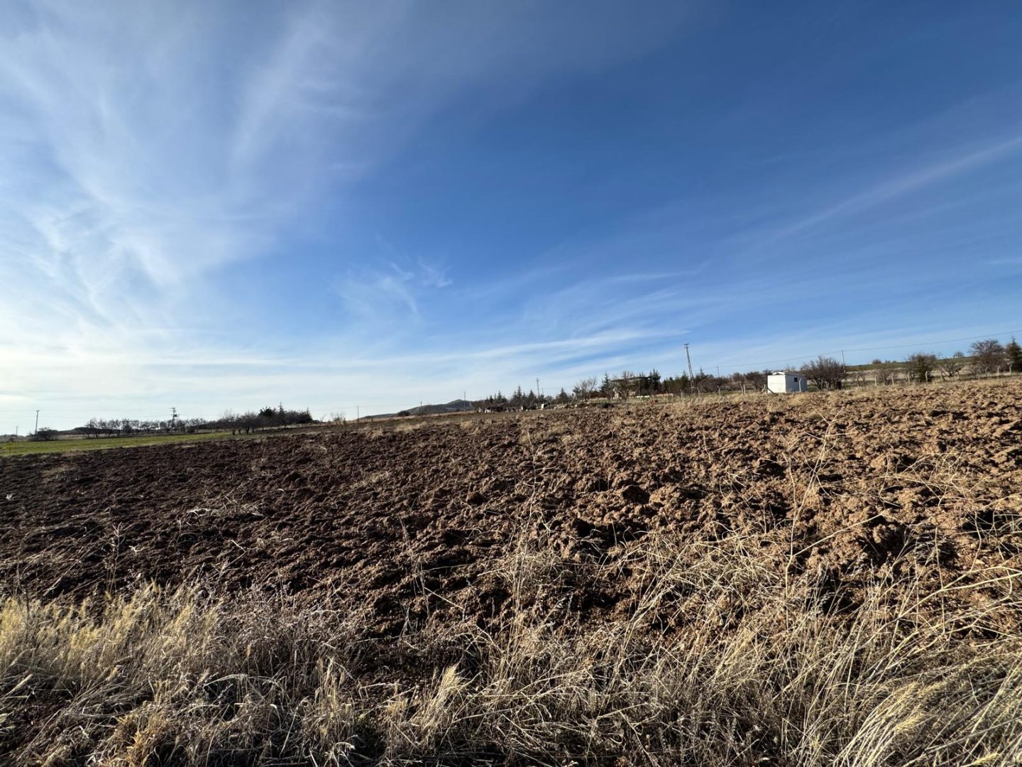 UÇHİSARDA SATILIK TARLA.